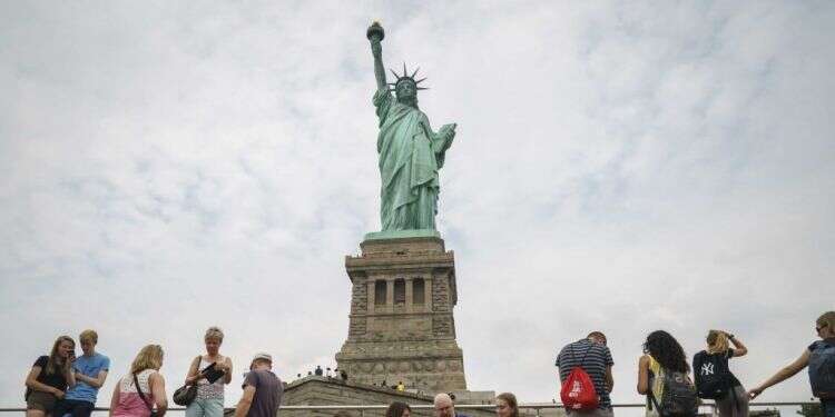 "אף שהיה מוסלמי אדוק מאלבניה, אבי הציל יהודים בשואה וסיכן את חייו עבורם"