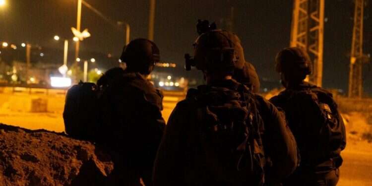 צפו בתיעוד: לוחמי צה"ל במבצע מעצרים בגוש עציון