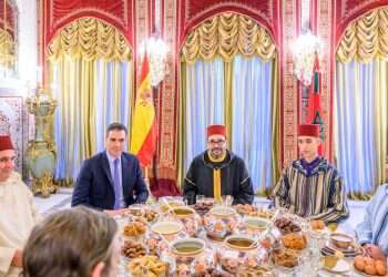 מלך מרוקו מוחמד השישי וראש ממשלת ספרד פדרו סנצ'ס בחודש מארס. צילום: AP