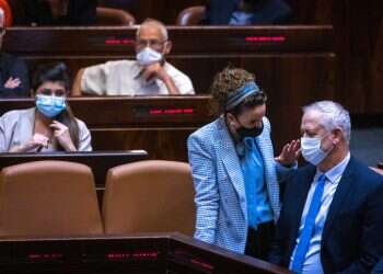 תיאום קואליציוני או מו"מ חשאי? גנץ וסילמן נפגשו