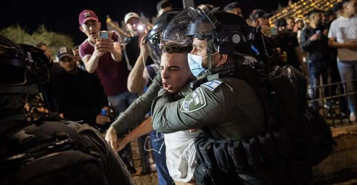 הציבור דורש תגובה קשוחה לטרור, ובמערכת הביטחון מתפתלים