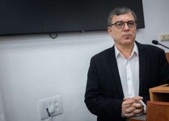 אז לאיזה פילבר צריך להאמין?