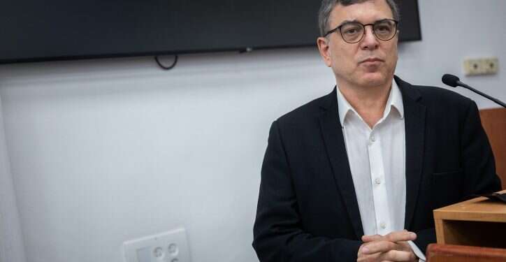 אז לאיזה פילבר צריך להאמין?