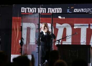 ראש האופוזיציה בנימין נתניהו בהפגנת הימין, הערב. צילום: אוליבייה פיטוסי, פלאש90 "אומרים לממשלה המסוכנת הזאת רק דבר אחד: לכו הביתה!"