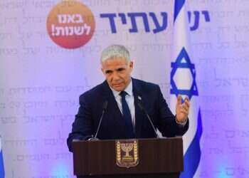 לפיד: "גם בשנים קודמות הר הבית נסגר לתקופות דומות, כוחות הביטחוון מתוחים עד קצה"