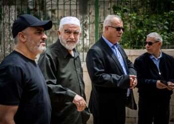 ראאד סלאח ונציגי ועדת המעקב. צילום: יונתן זינדל/פלאש90 "ועדת המעקב" נפגשה עם בכירי הווקף בהר הבית