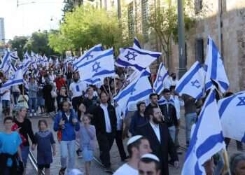 "מצעד הדגלים" של בן־גביר נחסם על ידי המשטרה בדרכו לשער שכם