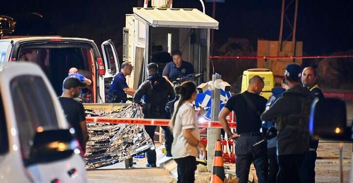 פיגוע באריאל: מאבטח נרצח, המחבלים נתפסו