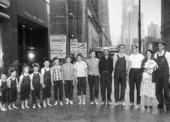 מהמאה שעברה: אלבום משפחתי עם מספר ילדים דו ספרתי