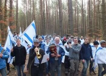 "במסעות לפולין נפתחים שערי הלב"