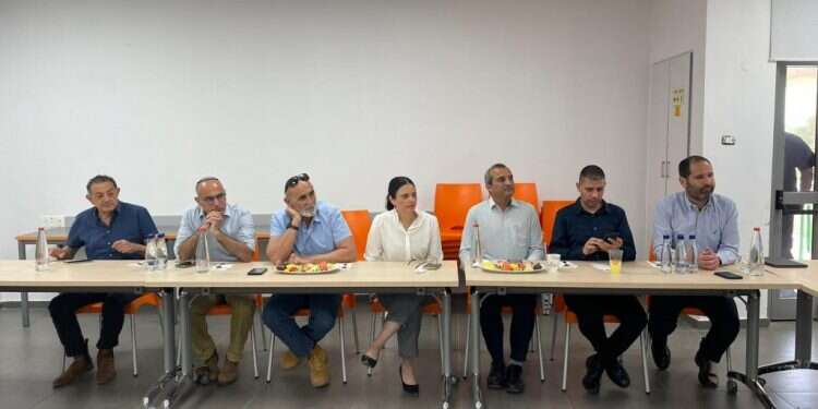 שקד לראשי המועצות ביו"ש: "בואו נגיד את האמת. אין הקפאה"