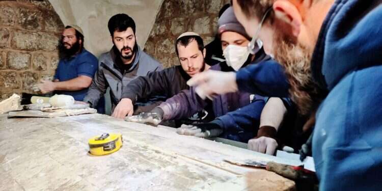 "לא כגנבים בלילה": צפו בתיעוד הפקודה המרגשת לשיפוץ קבר יוסף