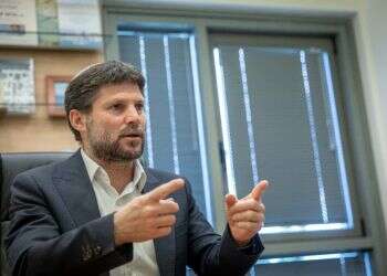 בצלאל סמוטריץ'. צילום: יונתן זינדל/פלאש90 סמוטריץ': אשב עם בנט באותה ממשלה, לא באותה מפלגה