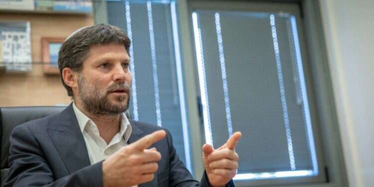 סמוטריץ': אשב עם בנט באותה ממשלה, לא באותה מפלגה