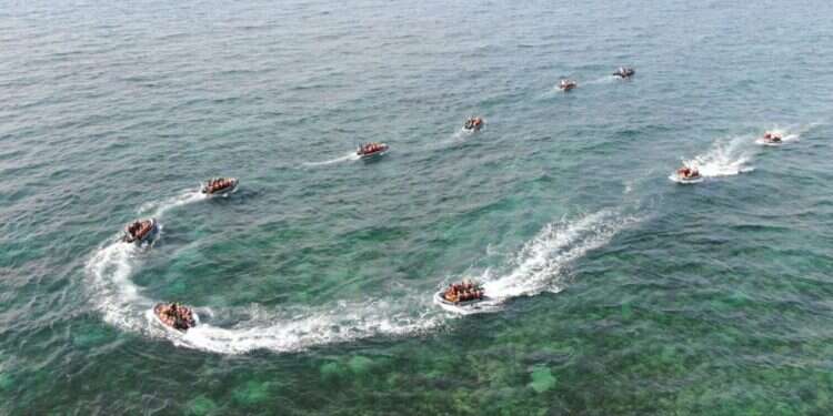 לוחמי ומשרתי חיל הים במסע מסורתי מרגש לזכר נספי השואה. צילום: דובר צה לוחמי ומשרתי חיל הים במסע זיכרון ימי לנספים