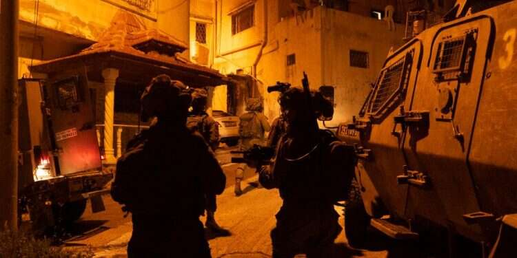 פעילות מבצעית. אילוסטרציה. צילום: דובר צה במקביל לפעילות בג'נין: צה"ל פשט על הכפר ממנו יצא המחבל