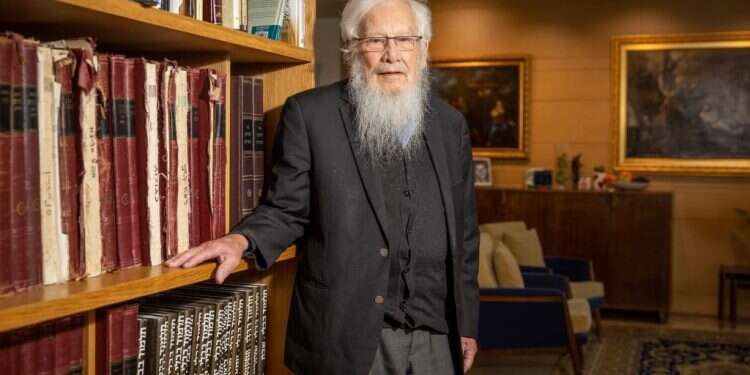 פרופ': ישראל אומן: "מחשבותיו וחוויותיו של בני שנפל בקרב כרוכות בספר"