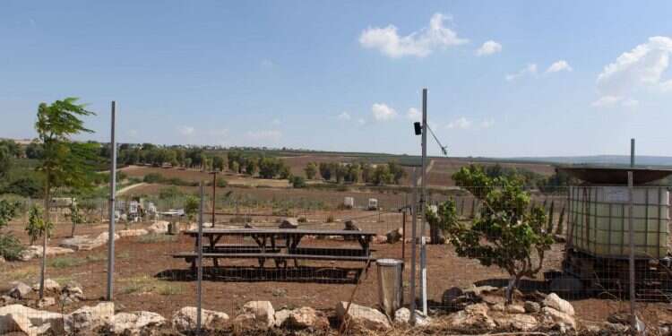 אחד ממתחמי הנופש המגודרים, סמוך לכפר תבור. צילום: אייל מרגולין - ג'יני מתחמי הנופש הפרטיים שהוקמו על קרקעות חקלאיות בצפון ייהרסו