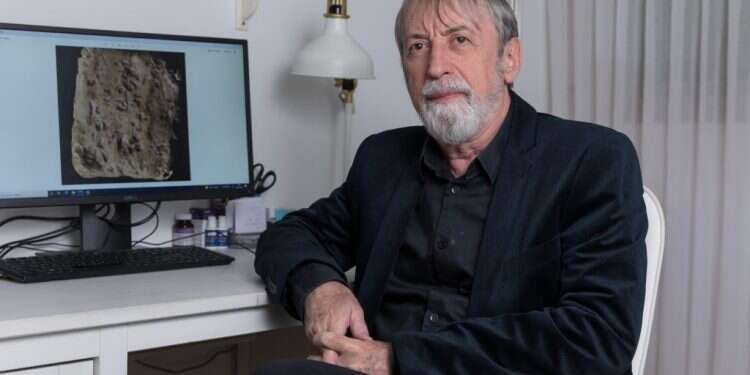 האמונה באל היא הדבר שייחד, עיצב וליכד את עם ישראל, פרופ' גליל והקללה. צילום: לירון מולודבן "הקמע מהר עיבל הוא מכה למכחישי המקרא"