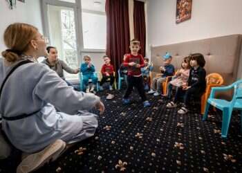 דואגים לפליטים: ועידת רבני אירופה נערכת לסדרי פסח המוניים 