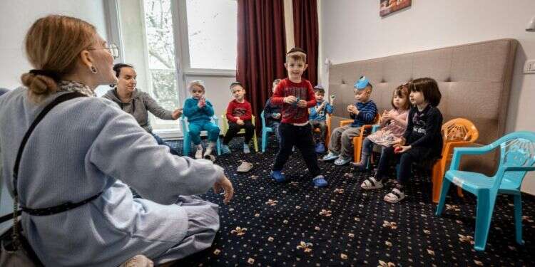 דואגים לפליטים: ועידת רבני אירופה נערכת לסדרי פסח המוניים 