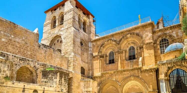 הסולם שלא זז בכנסיית הקבר. צילום: שאטרסטוק סמל, סטטוס: תולדות הסטטוס־קוו