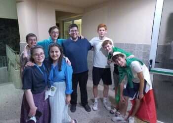 מתכוננים לחידון התנ"ך: מירי פיזרה פתקים בבית, אבי "מתחבר במיוחד לספר קהלת"