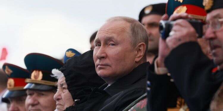 נשיא רוסיה ולדימיר פוטין בטקס יום השנה לסוף המלחמה באירופה. צילום: EPA הסובייטים לא עמדו לדין על פשעיהם, וכך הגיע פוטין