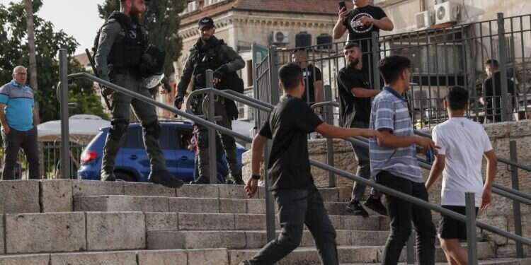 שער שכם, ערב יום ירושלים. צילום: EPA בתקשורת הערבית חוגגים את יום ירושלים בשידור חי