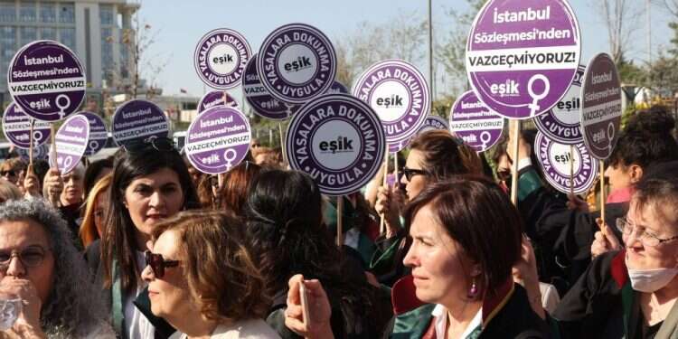 מחאה בטורקיה בעד אמנת איסטנבול, בחודש הקודם. צילום: AFP