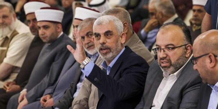 חמאס בנה מסגדים – ישראל סיפקה מימון: תולדות יחסי המדינה וארגון הטרור