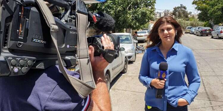 מות העיתונאית בג'נין: שירין אבו־עאקלה גייסה את המיקרופון למאבק בישראל