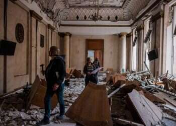 בזמן שהמתקפה הרוסית נמשכת: אלפי פליטים אוקראינים חוזרים הביתה