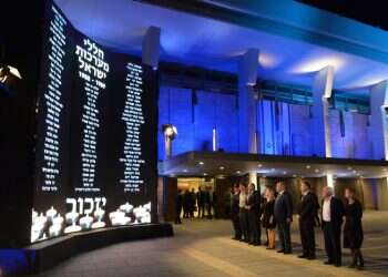 טקס יזכור בכנסת, ארכיון. חיים זך, GPO, פלאש 90 צפו: אירוע הזיכרון הלאומי "שירים לזכרם" בכנסת