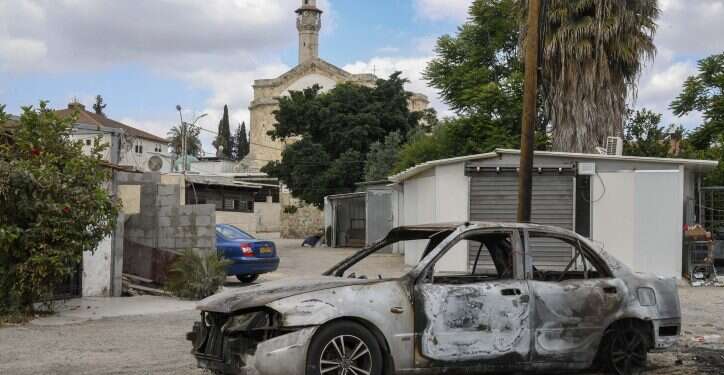 לילה מתוח בלוד, בית כנסת הושחת