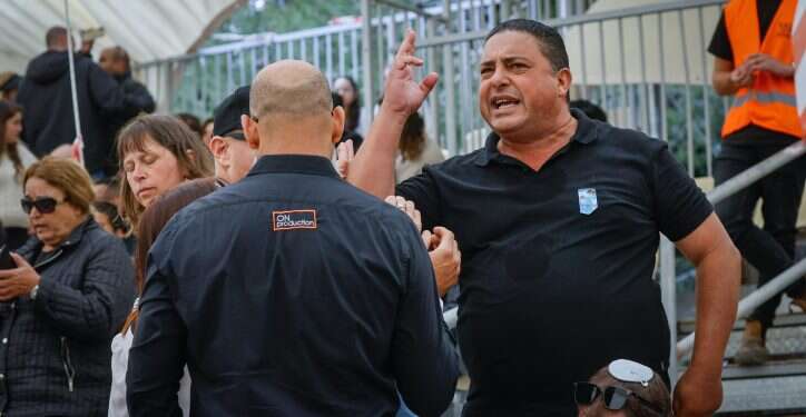 בנט ספג צעקות "בוגד" בטקס לזכר חללי הטרור: "חובתנו המוסרית העליונה – להגן על חיינו, בכל מחיר"