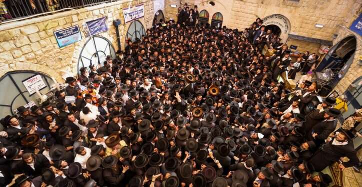 מתחם קבר הרשב בלאגן במירון: הקיצונים פרצו למתחם, ההילולה הופסקה