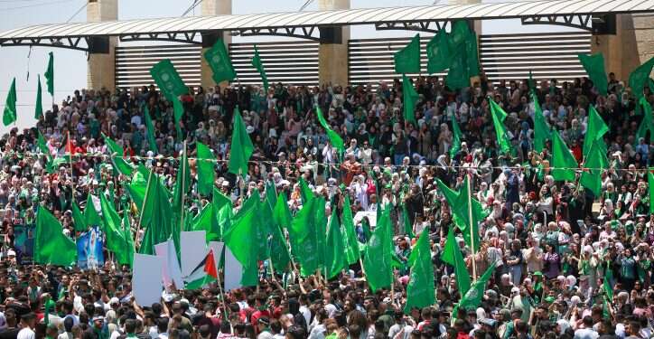 חוגגים את ניצחון חמאס באוניברסיטת ביר זית, ארכיון. צילום: פלאש 90 ניצחון חמאס בבחירות בביר זית מסמל את שליטתו בשטח