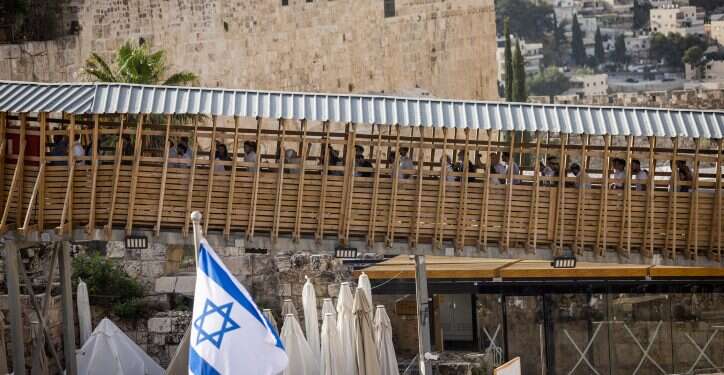 יהודים עולים להר הבית ביום ירושלים. צילום: יונתן זינדל/פלאש90 הנחיית הדרג המדיני למשטרה: אפס הרוגים בהר הבית