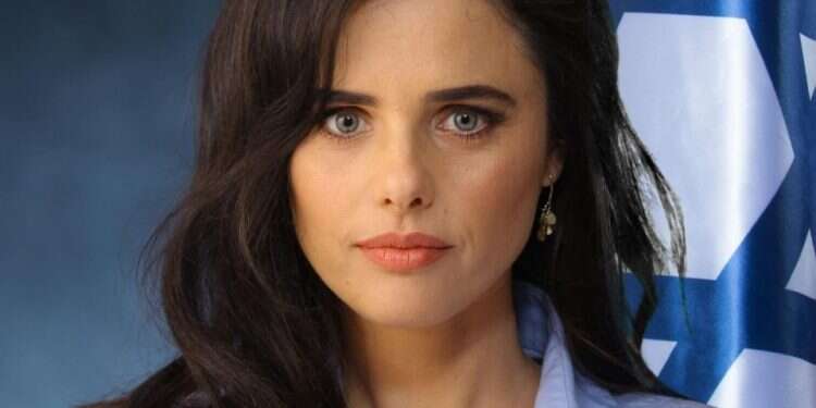 איילת שקד. צילום: ראובן קפוצ'ינסקי לתפארת נשות ישראל: למי מגיע להשיא משואה?