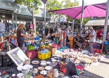 שנה אחרי שומר החומות: בשוק הפשפשים ביפו קוראים לקונים לחזור