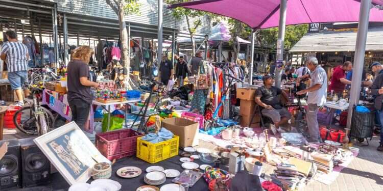 שוק הפשפשים ביפו. צילום: יוסי אלוני שנה אחרי שומר החומות: בשוק הפשפשים ביפו קוראים לקונים לחזור