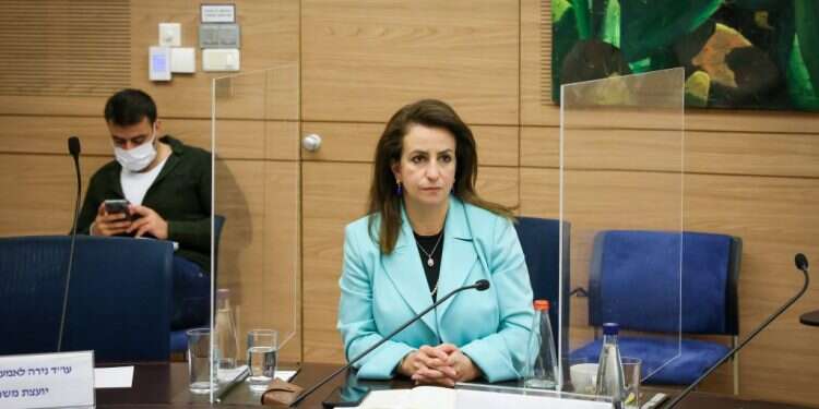 ח מאחורי ההודעה של רינאוי-זועבי: עיכוב מינויה לקונסולית בשנחאי