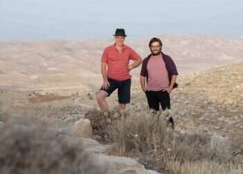 בין מדבר להר: החיים שיכולים להתקיים רק מחוץ לגבולות הבורגניים