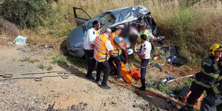 תאונת דרכים קשה בדרום: 3 הרוגים ושישה פצועים בהתהפכות משאית