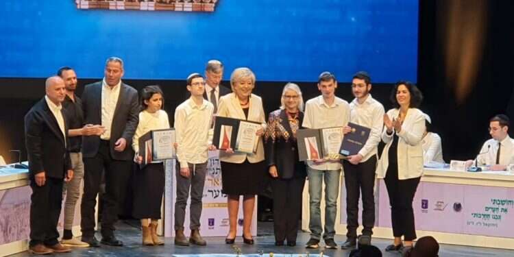 חתני חידון התנ"ך העולמי: דביר חיים מרצבך והלל כהן מישראל