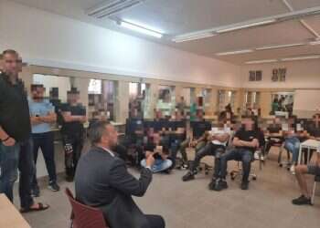 אפשר גם אחרת: תיכון ערבי בעכו גינה את ניסיון הלינץ' בעיר