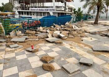 אסון טבע בטבריה: רוח מזרחית הרסה את הטיילת וחופי העיר