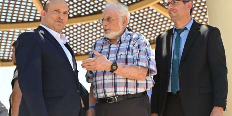 ראש הממשלה בנט באלקנה, השבוע. צילום: קובי גדעון, לע כעת ברור: “ממשלת השינוי" הייתה אפיזודה