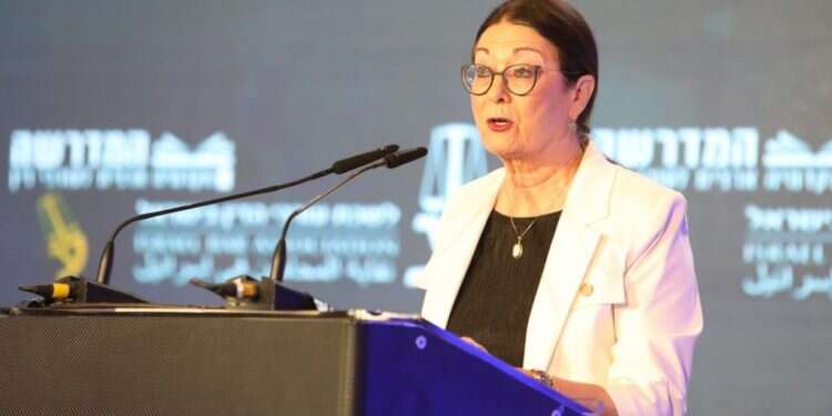 נשיאת העליון תוקפת: השיח סביב מערכת המשפט משתלח ומגמתי